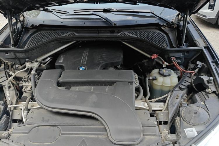 Used BMW X5 2018 xDrive28i Engine Bay