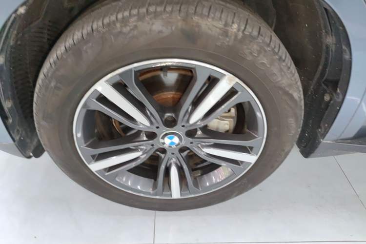 Used BMW X5 2018 xDrive35i Elegant Edition Left Front Wheel Hub
