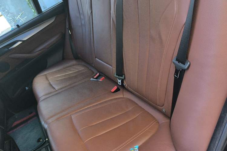 Used BMW X5  Left Rear Seat