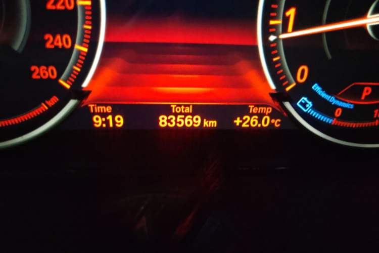 Used BMW X5 2018 xDrive28i Odometer Close Up