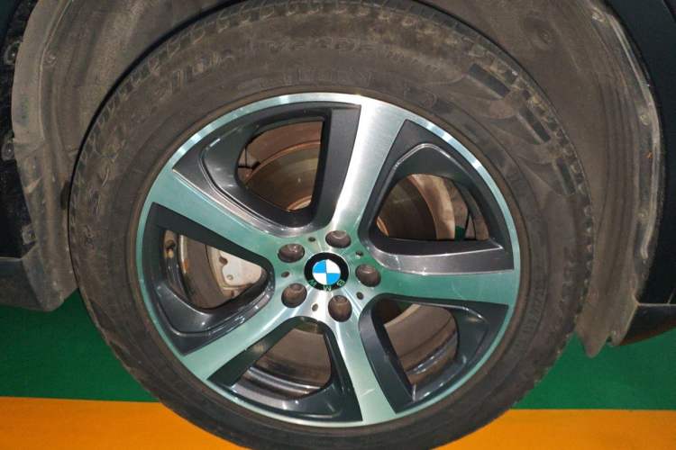 Used BMW X5 2018 xDrive28i Right Front Wheel Hub