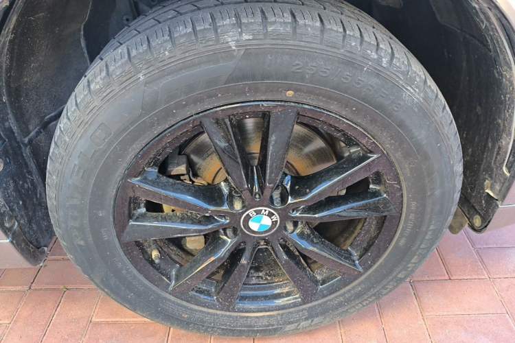 Used BMW X5  Right Front Wheel Hub
