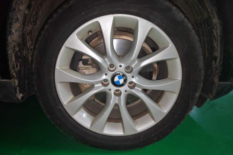 Used BMW X5 2018 xDrive28i Right Front Wheel Hub