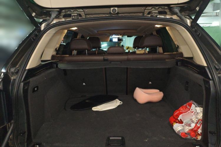Used BMW X5 2018 xDrive28i Trunk
