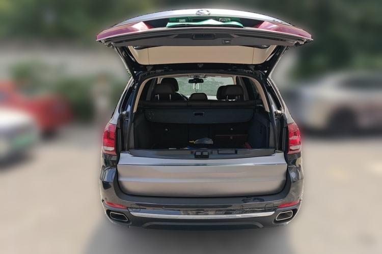 Used BMW X5 2018 xDrive28i Trunk