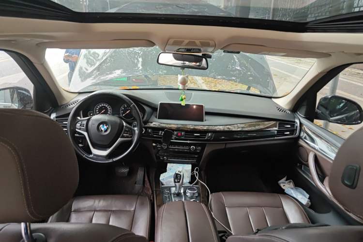 Used BMW X5 2018 xDrive28i Center Console