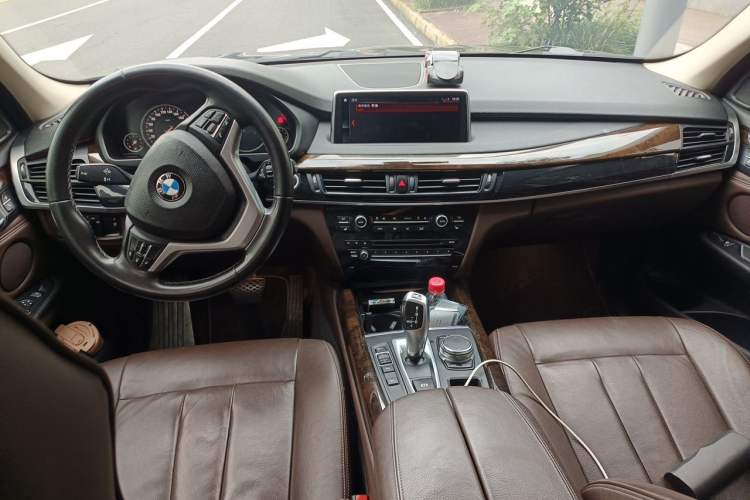 Used BMW X5 2018 xDrive28i Center Console