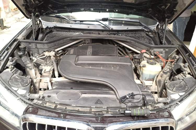 Used BMW X5 2018 xDrive28i Engine Bay