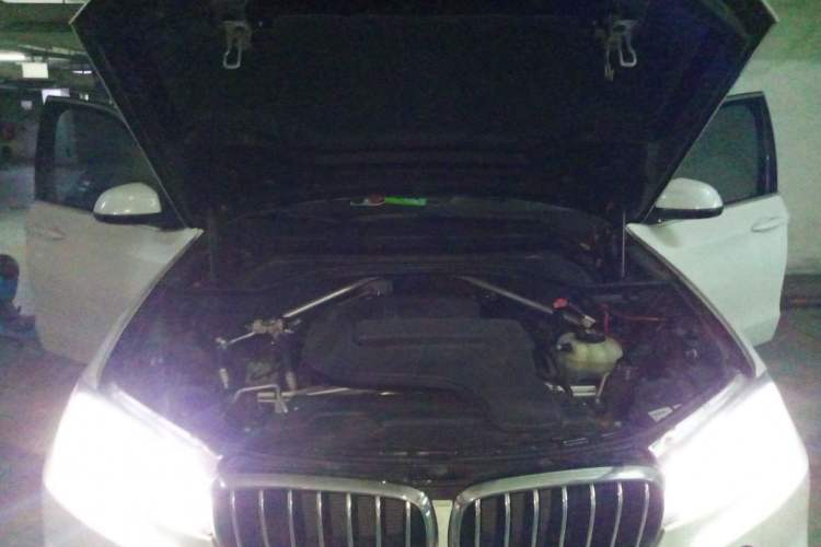 Used BMW X5 2018 xDrive28i Engine Bay