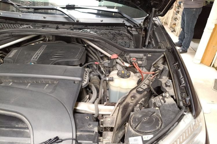 Used BMW X5 2018 xDrive28i Engine Bay Left