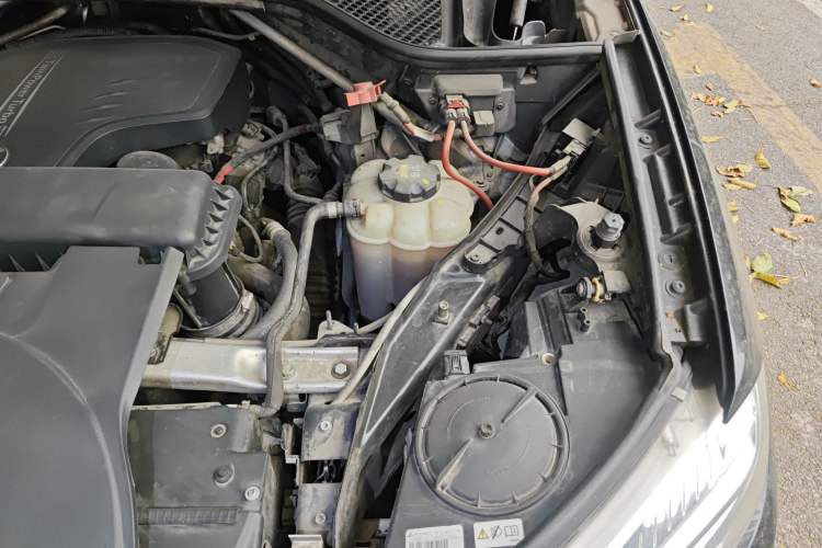 Used BMW X5 2018 xDrive28i Engine Bay Left