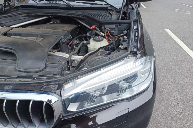 Used BMW X5 2018 xDrive28i Engine Bay Left