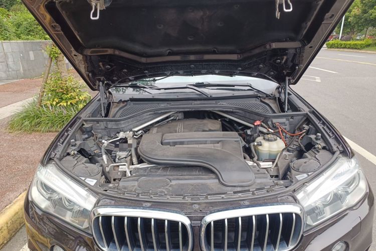 Used BMW X5 2018 xDrive28i Engine Bay