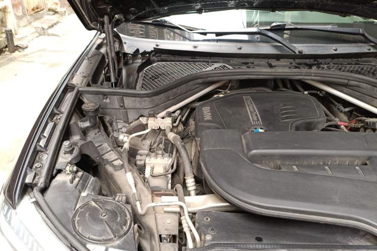 Used BMW X5 2018 xDrive28i Engine Bay Right