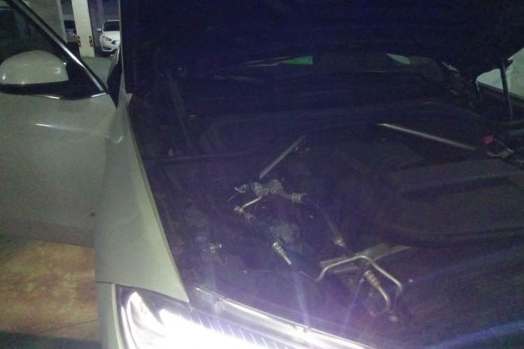 Used BMW X5 2018 xDrive28i Engine Bay Right