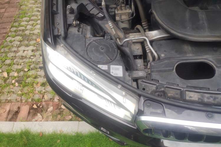 Used BMW X5 2018 xDrive28i Engine Bay Right