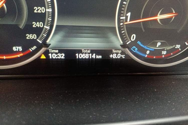 Used BMW X5 2018 xDrive28i Odometer Close Up