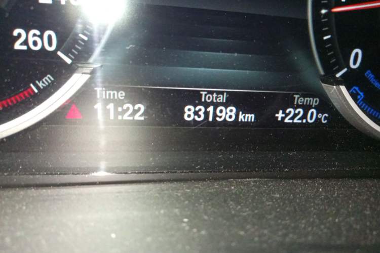 Used BMW X5 2018 xDrive28i Odometer Close Up