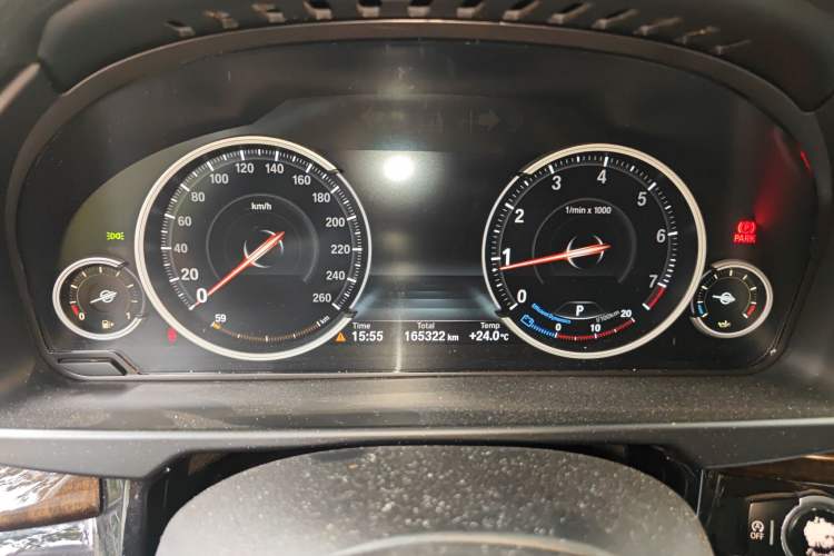 Used BMW X5 2018 xDrive28i Odometer Close Up