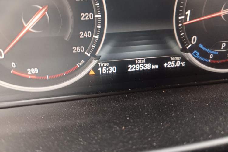 Used BMW X5 2018 xDrive28i Odometer Close Up