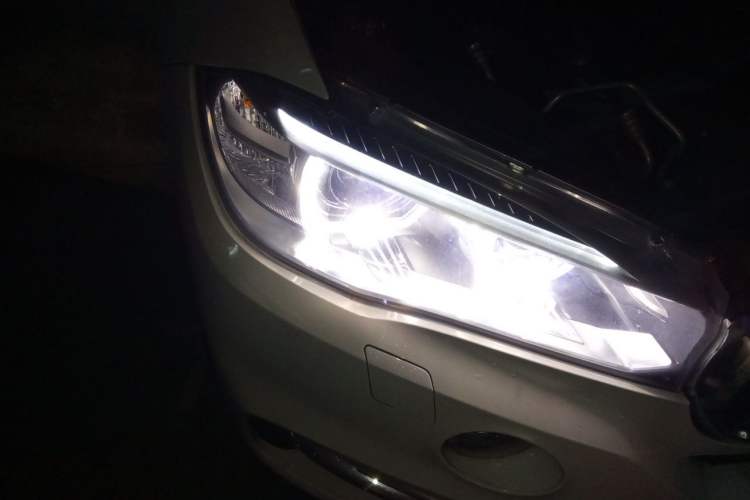 Used BMW X5 2018 xDrive28i Right Front Headlight