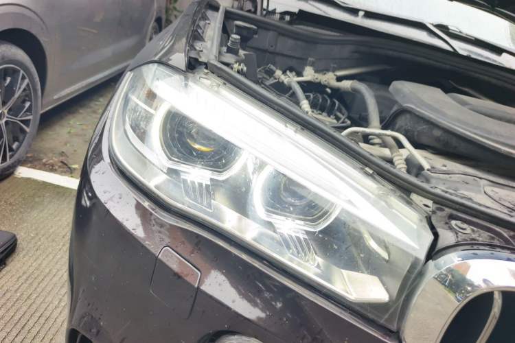 Used BMW X5 2018 xDrive28i Right Front Headlight