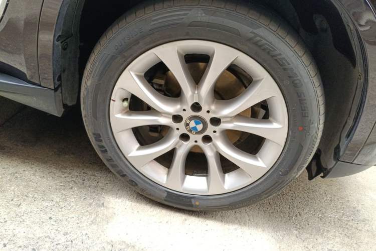 Used BMW X5 2018 xDrive28i Right Front Wheel Hub