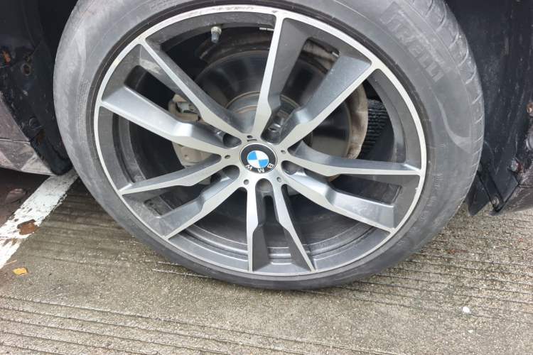 Used BMW X5 2018 xDrive28i Right Front Wheel Hub