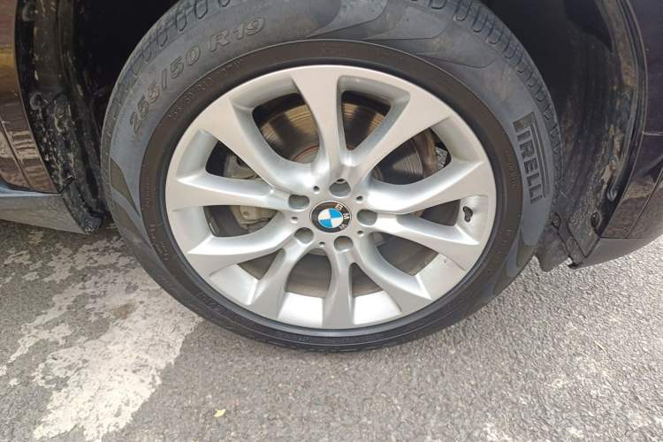 Used BMW X5 2018 xDrive28i Right Front Wheel Hub