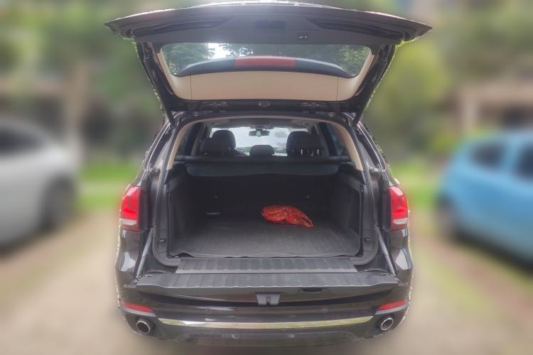Used BMW X5 2018 xDrive28i Trunk
