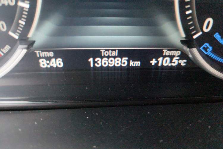 Used BMW X5 2018 xDrive28i Odometer Close Up