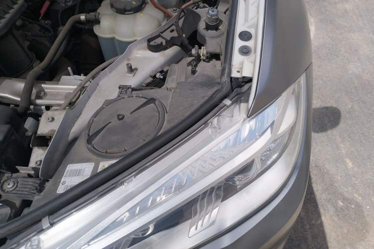 Used BMW X5 2018 xDrive28i Engine Bay Left