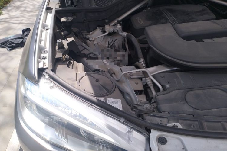 Used BMW X5 2018 xDrive28i Engine Bay Right