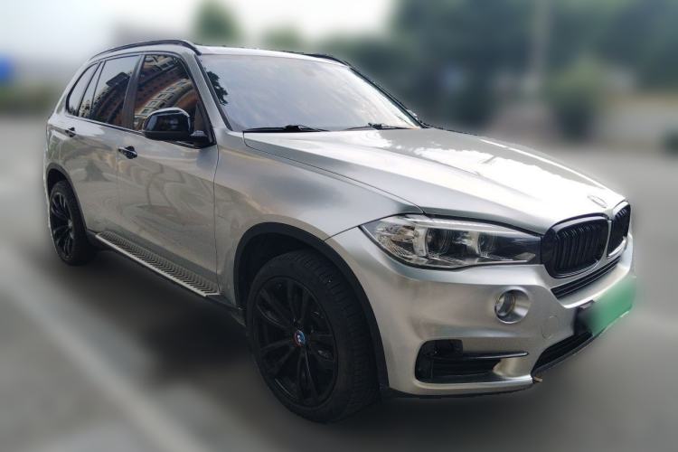 Used BMW X5  Front Right 45 Deg