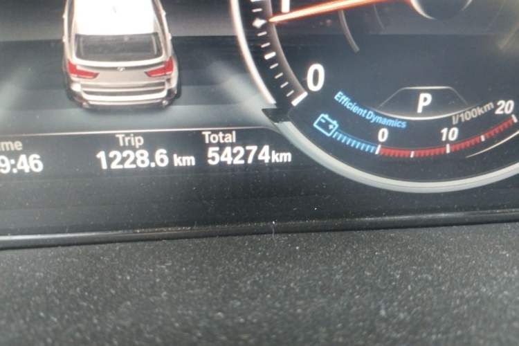 Used BMW X5 2018 xDrive28i Odometer Close Up