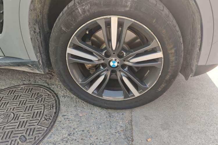 Used BMW X5 2018 xDrive35i Elegant Edition Right Front Wheel Hub