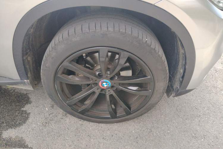 Used BMW X5  Right Front Wheel Hub