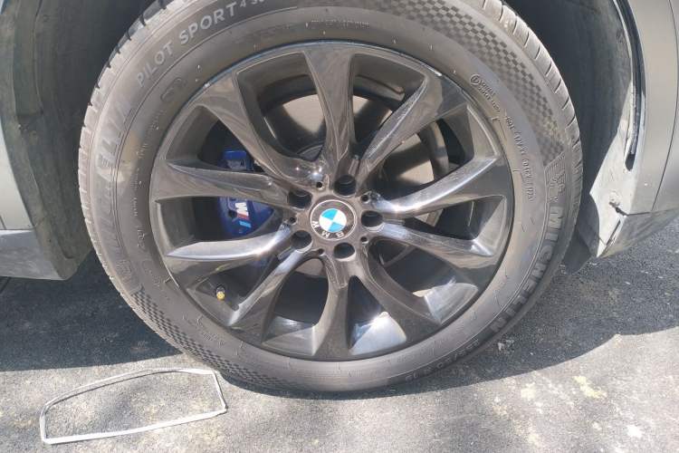 Used BMW X5 2018 xDrive28i Right Front Wheel Hub