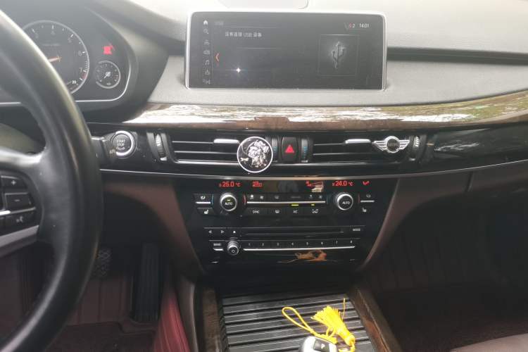 Used BMW X5 2018 xDrive28i Audio And AC Panel