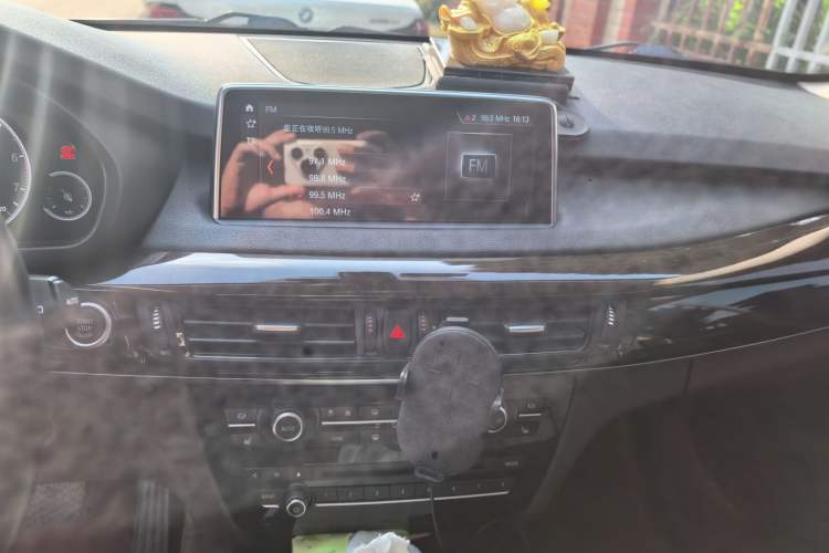 Used BMW X5 2018 xDrive28i Audio And AC Panel