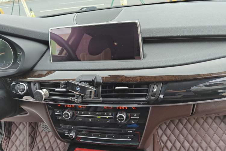 Used BMW X5 2018 xDrive28i Audio And AC Panel