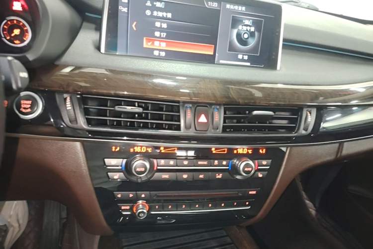 Used BMW X5 2018 xDrive28i Audio And AC Panel