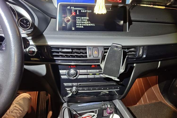 Used BMW X5  Audio And AC Panel