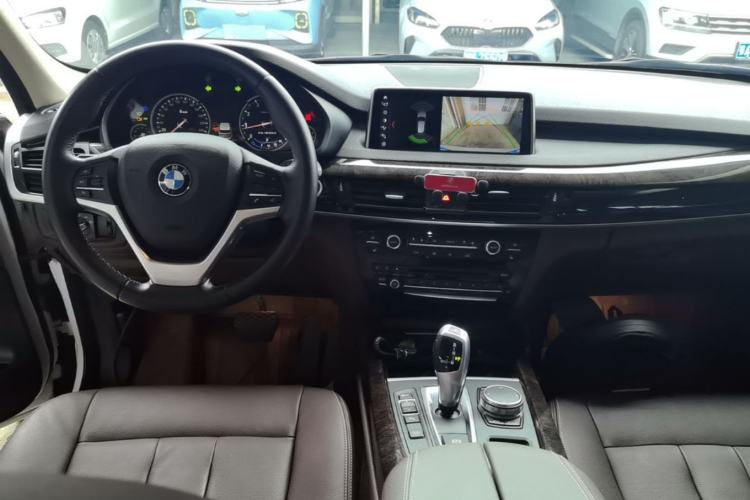 Used BMW X5 2018 xDrive28i Center Console