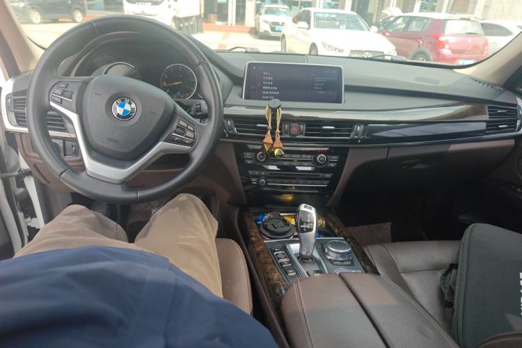 Used BMW X5 2018 xDrive28i Center Console