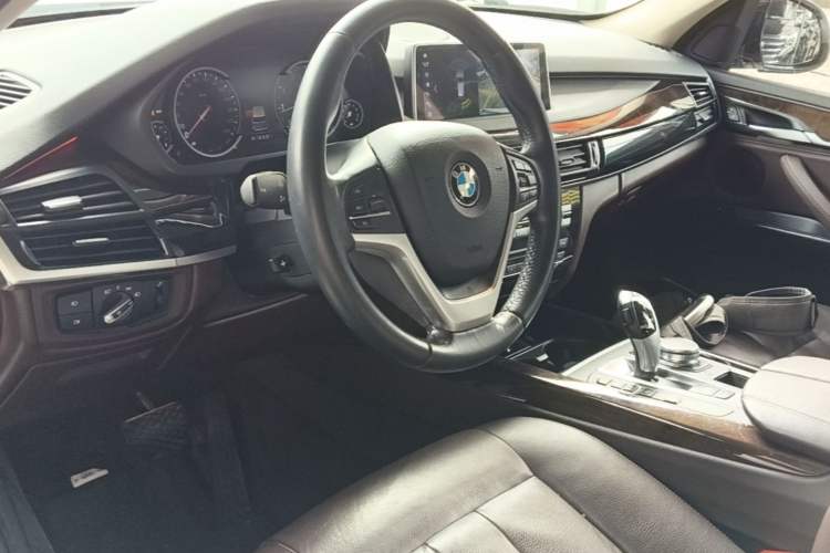 Used BMW X5 2018 xDrive28i Center Console