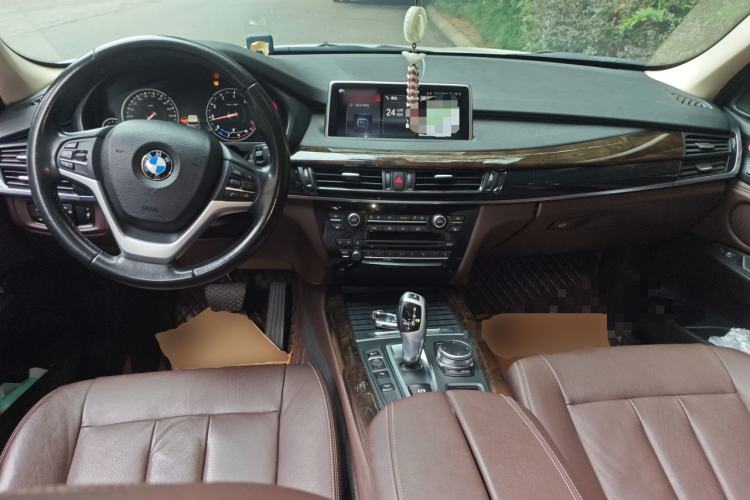 Used BMW X5 2018 xDrive28i Center Console
