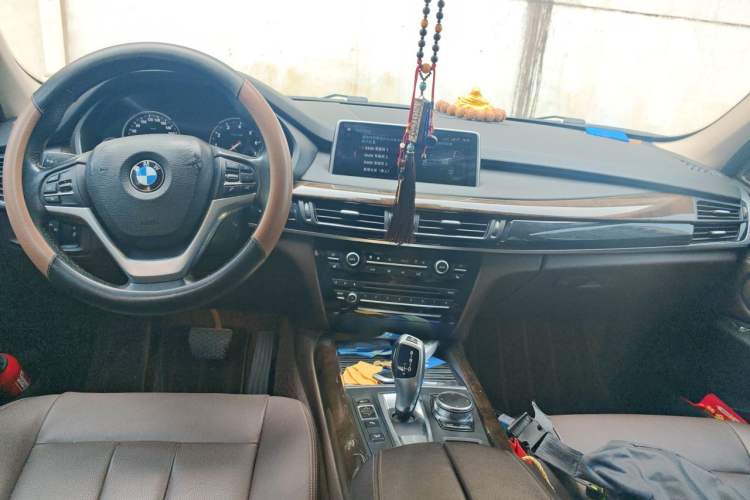 Used BMW X5 2018 xDrive28i Center Console