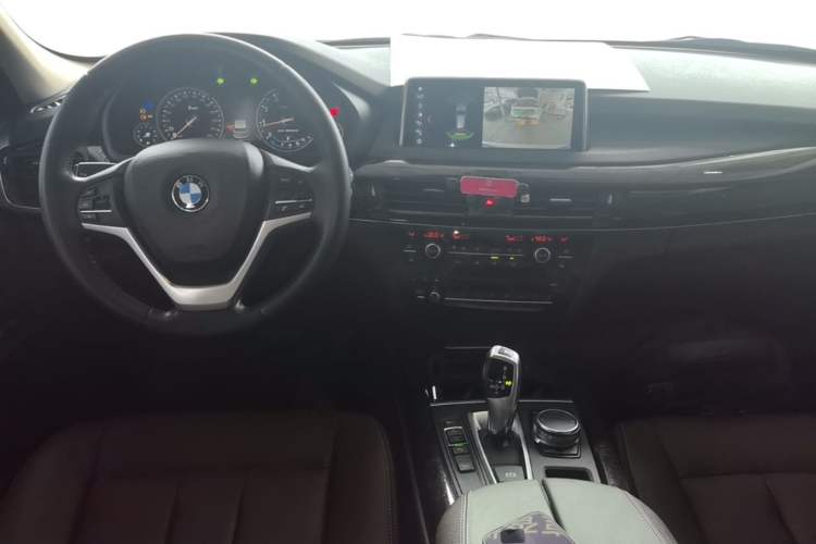Used BMW X5 2018 xDrive28i Center Console