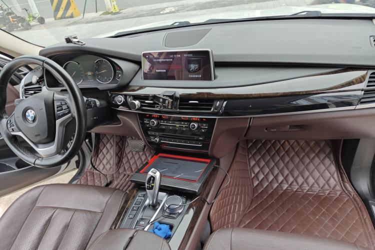 Used BMW X5 2018 xDrive28i Center Console